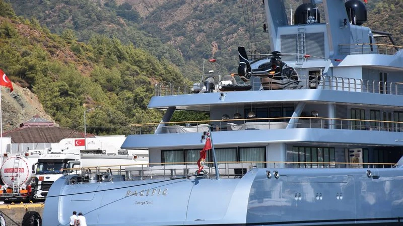 
Суперяхта Pacific  стоимостью $ 150 млн миллиардера Леонида Михельсона пришвартовалась в Турции. Почти месяц судно убегало от ареста в ЕС

