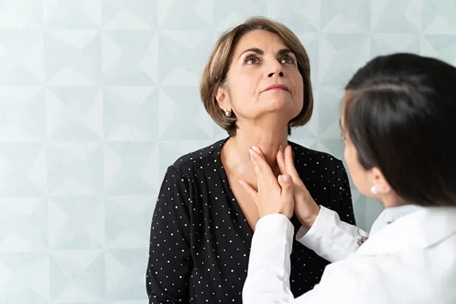 Симптомы гиперактивности щитовидной железы: 10 распространенных симптомов гипертиреоза