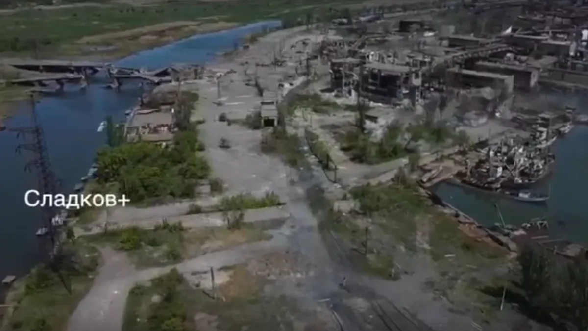 Завод «Азовсталь» находится под блокадой российских войск. Фото: стопкадр в видео Александра Сладкова