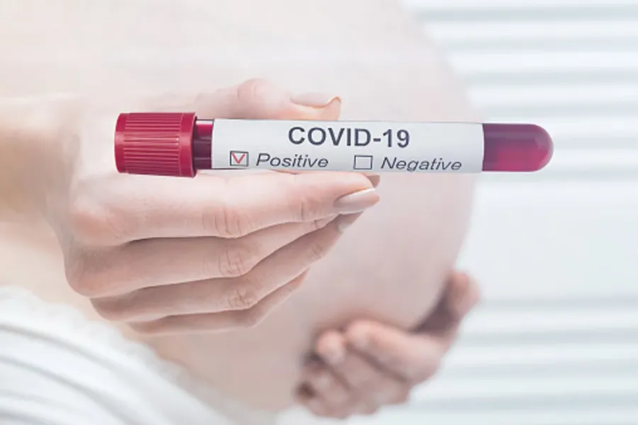 Передача коронавируса от матери ребенку возможна, но в редких случаях: исследование
