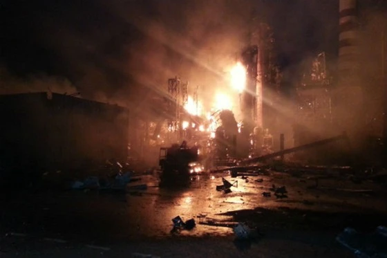811105 Пять человек погибли и семеро пострадали при взрыве на НПЗ в Ачинске