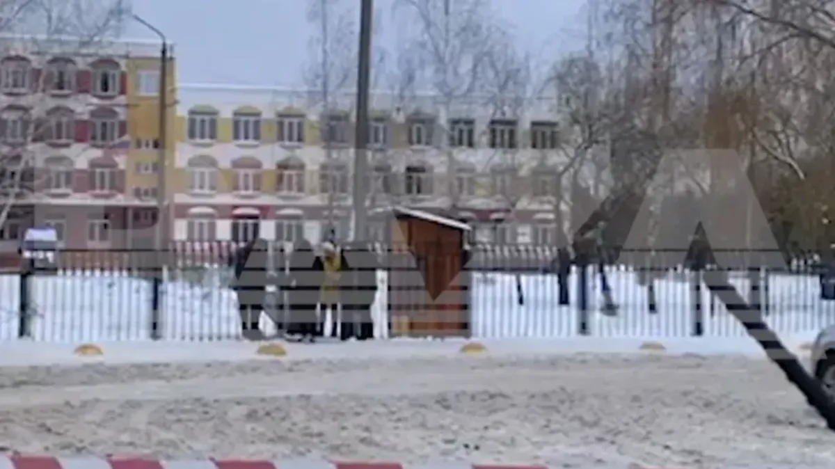 В гимназии Брянска, где произошла стрельба, руководство обвинило во всем охранницу