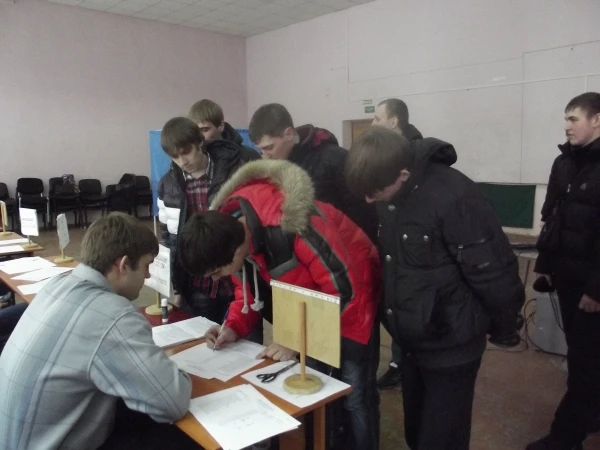 Через год студентам предстоит участвовать в настоящих выборах главы региона и депутатов