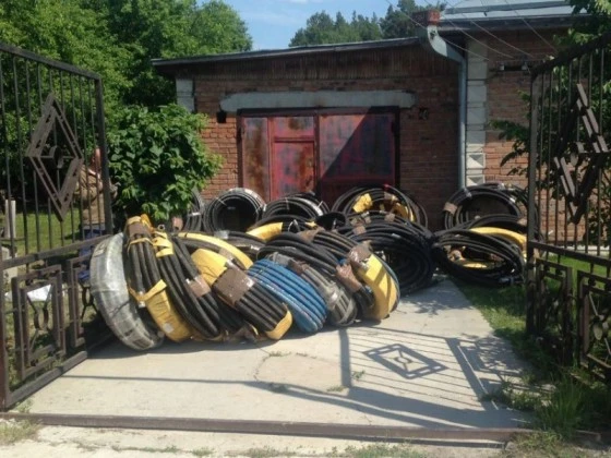 При обысках в доме в Бердске изъяли сварочные аппараты, бухты шланга высокого давления, буры