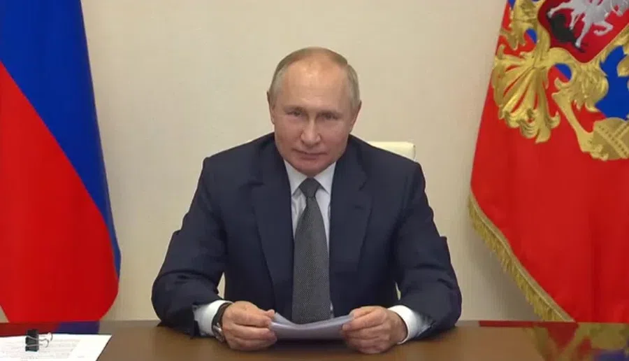 Песков раскрыл планы Путина на новогодние праздники: Послушает поздравление президента