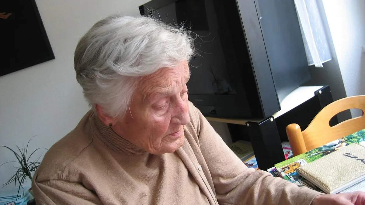 Некоторые факторы риска невозможно изменить, например, пожилой возраст или генетическая предрасположенность к болезни Альцгеймера. Фото: Pixabay.com