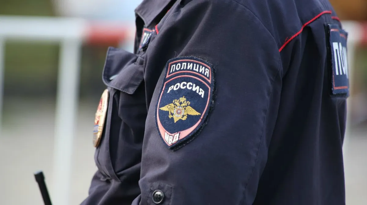 В Новосибирске пьяный полицейский пытался задушить ученицу 8 класса