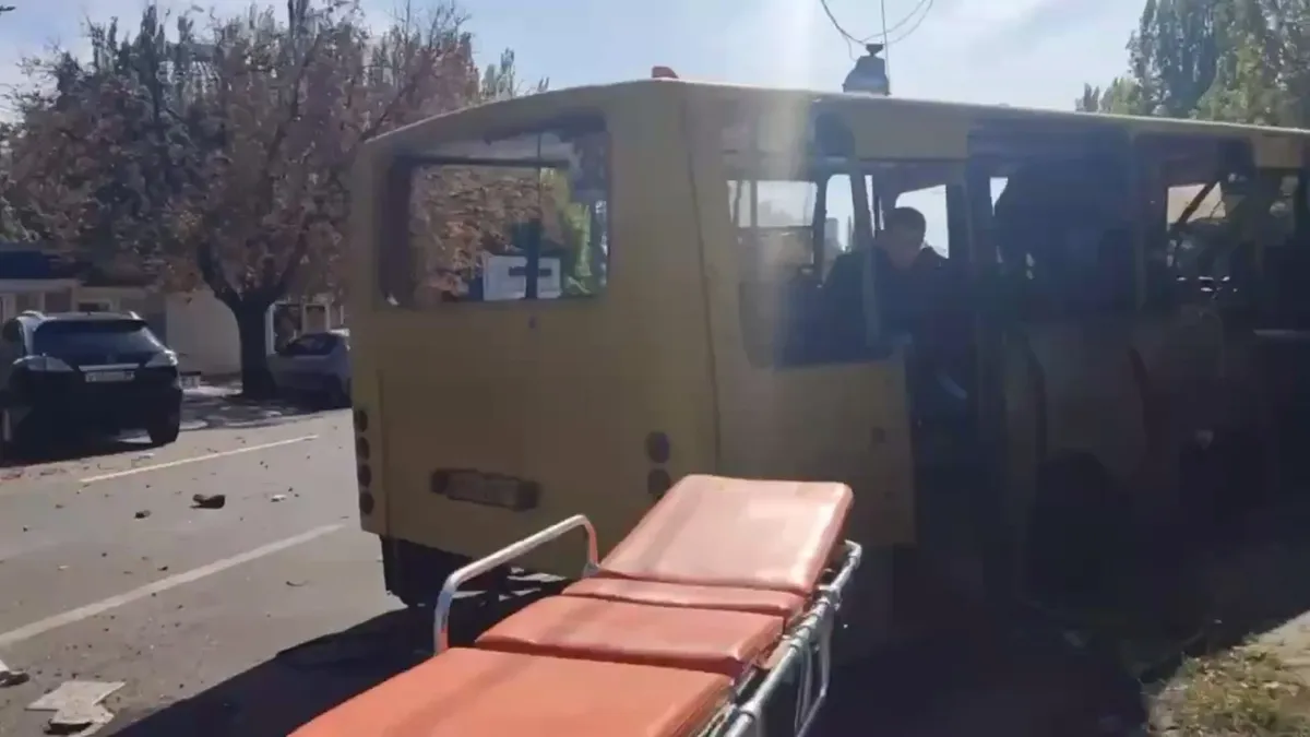 «Россия, «фабами» закидай этот Киев!» ВСУ обстреляли рынок в центре Донецка, один снаряд попал в автобус: 6 жителей погибли, 6 ранены