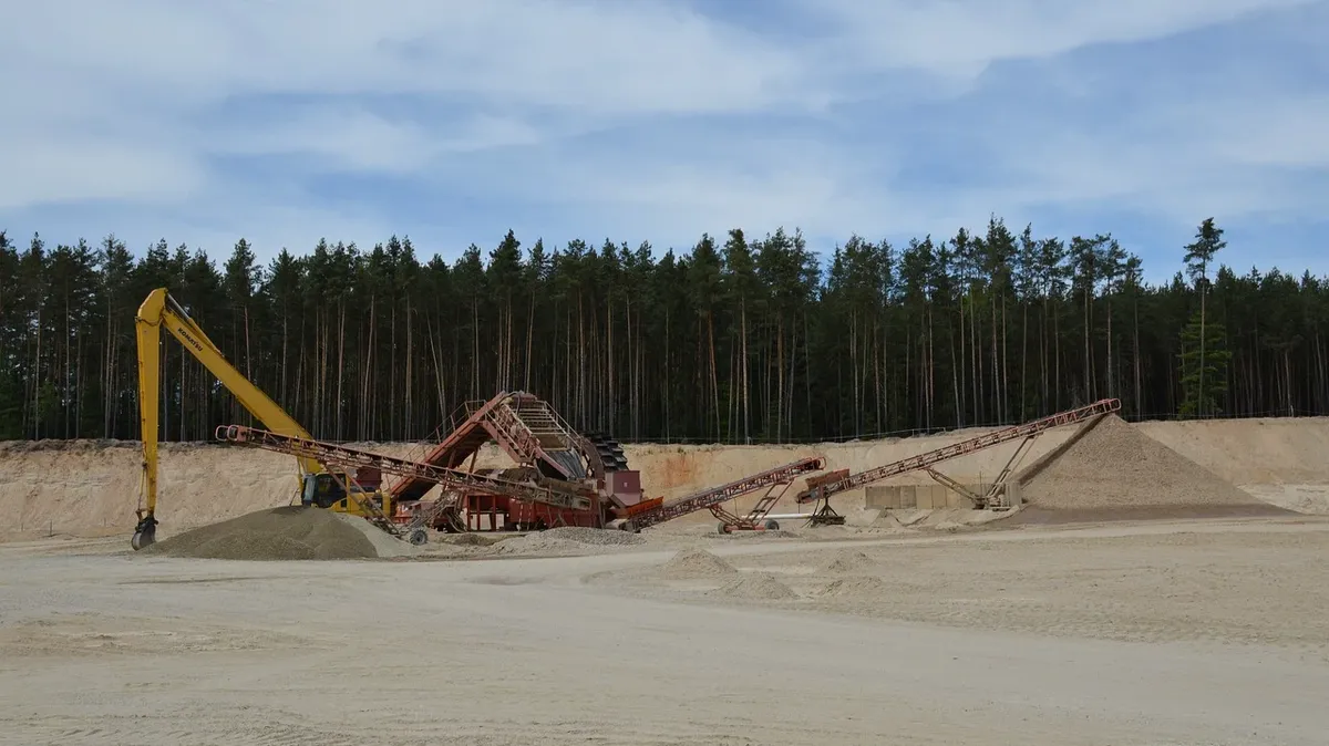 В Искитимском районе Новосибирской области расследуют хищение песка на 96 млн рублей 
