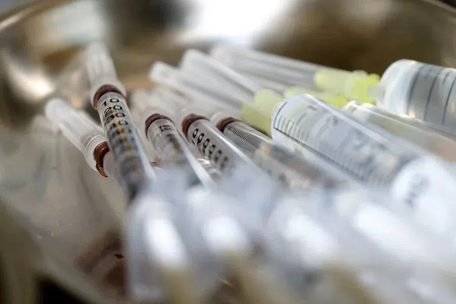 Защита от вакцины АстраЗенека от коронавируса ослабевает уже через три месяца: результаты исследования