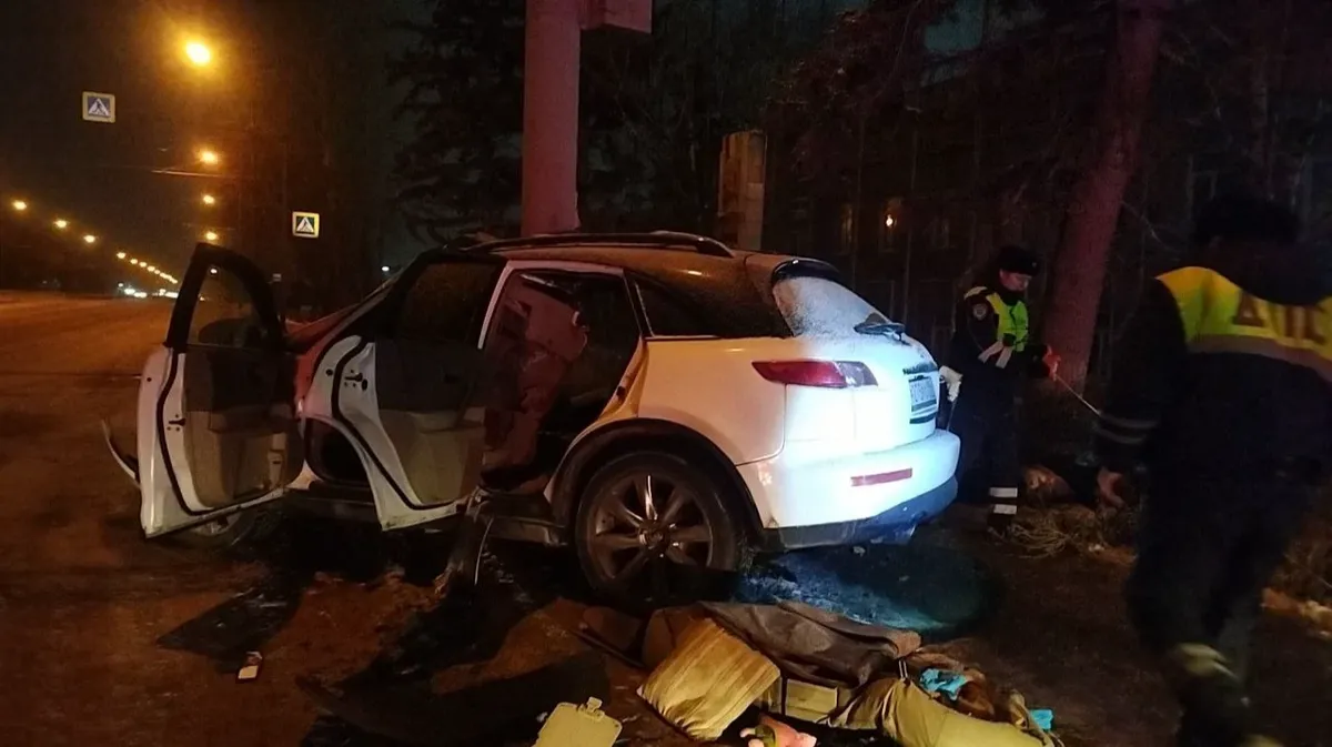 Смертельное ДТП в Новосибирске: Infiniti влетела в столб – в машине был ребенок