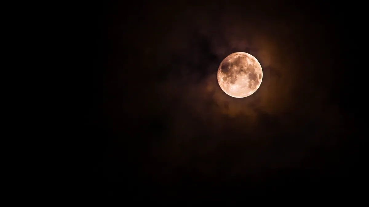 Прямая трансляция полного лунного затмения 8 ноября 2022 начнется в 12.10 по Москве – кто и где увидит 