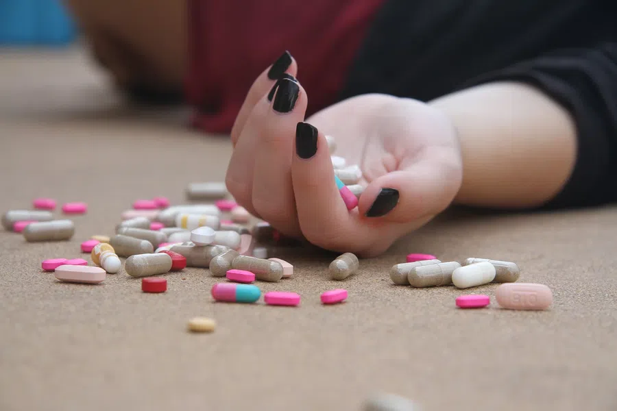 В Петербурге школьница выпила 45 таблеток от головной боли и попала в реанимацию