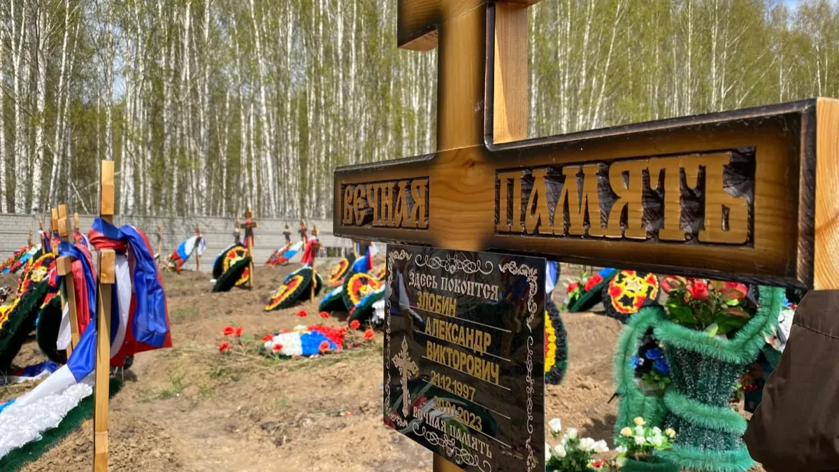 «Катафалки челноком ездили туда-сюда» В Подмосковье массово захоронили погибших бойцов ЧВК «Вагнер» - более 50 могил в Дятловке