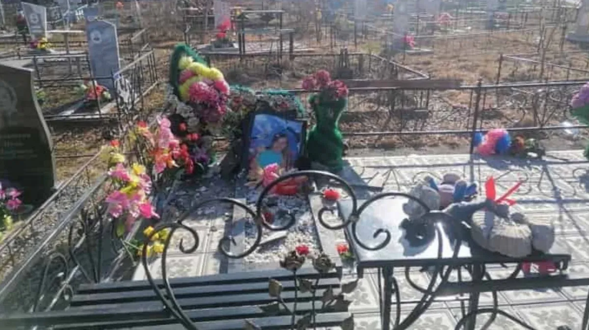 В Шипуново Искитимского района 13-летний подросток устроил погром на кладбище, разгромив захоронения девочки и Героя СВО