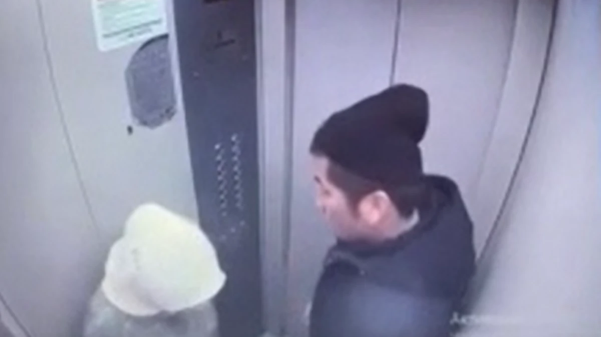 Лифт с мужчиной, женщиной и ребенком рухнул с 4 этажа в многоэтажном доме в Иркутске