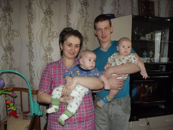 Продолжается чествование семей, в которых родились двойни, в рамках реализации долгосрочной целевой программы «Семья и дети»