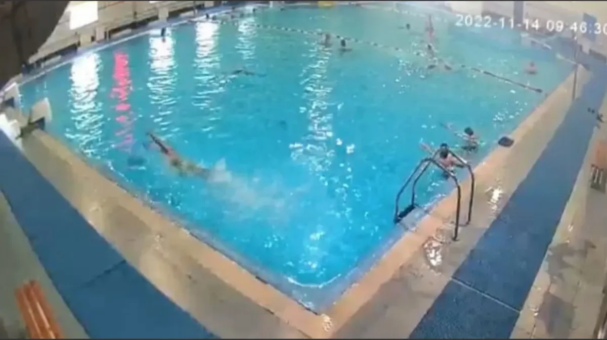 В Нижневартовске 14-летний подросток впал в кому после занятия по плаванию с тренером
