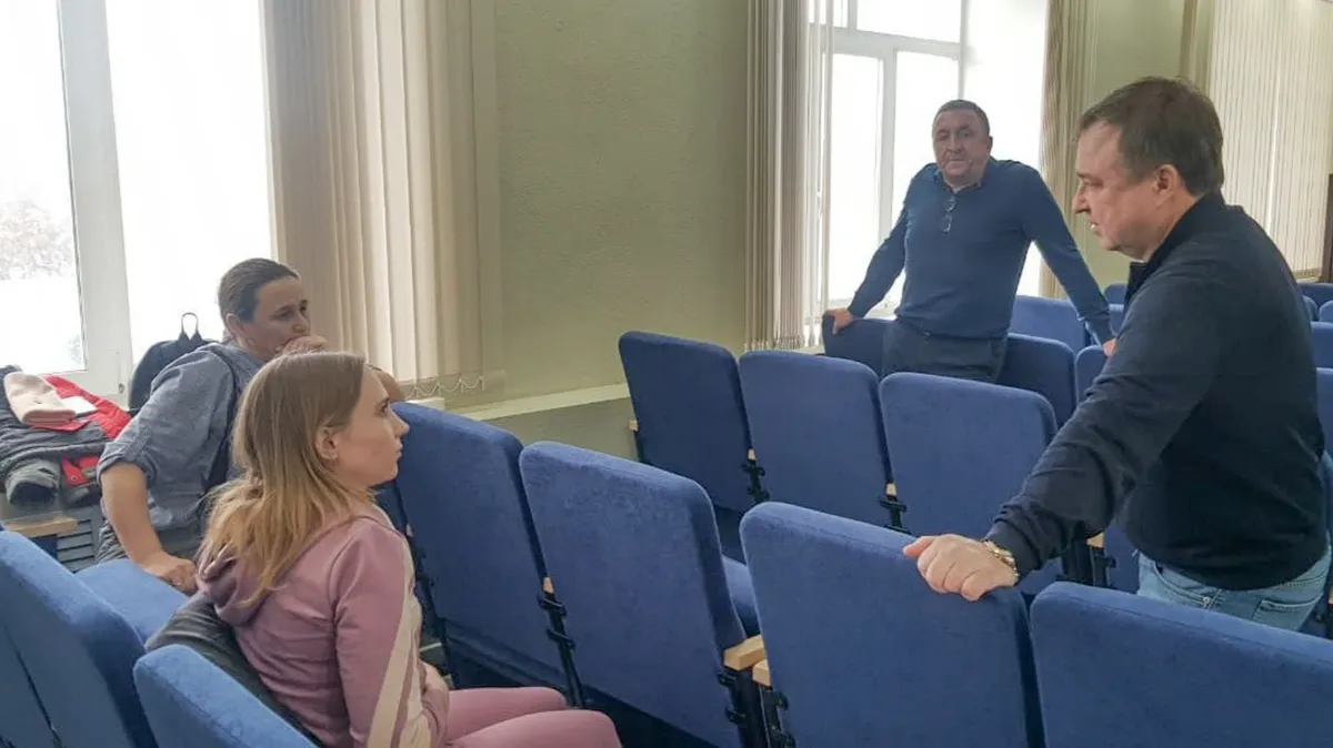 Депутат Иванов встречается с родными мобилизованных. Фото: телеграм Максима Иванова 