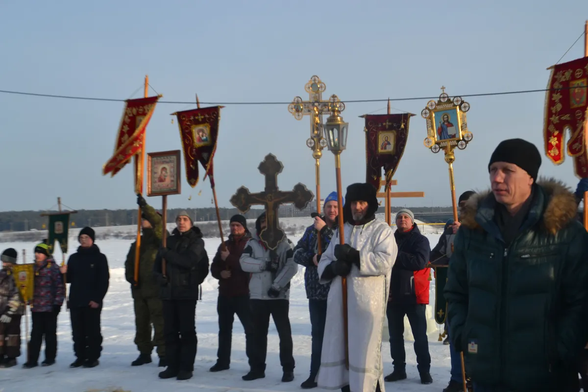 Нырнули в купель с ледяной водой на Крещение Господне 1 000 жителей Искитимского районе. Обошлось без происшествий?