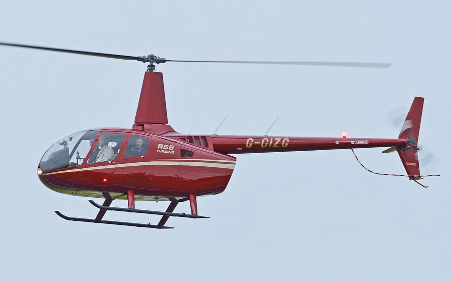 В Сибири спасатели нашли разбившийся вертолет Robinson-66. Пилот погиб