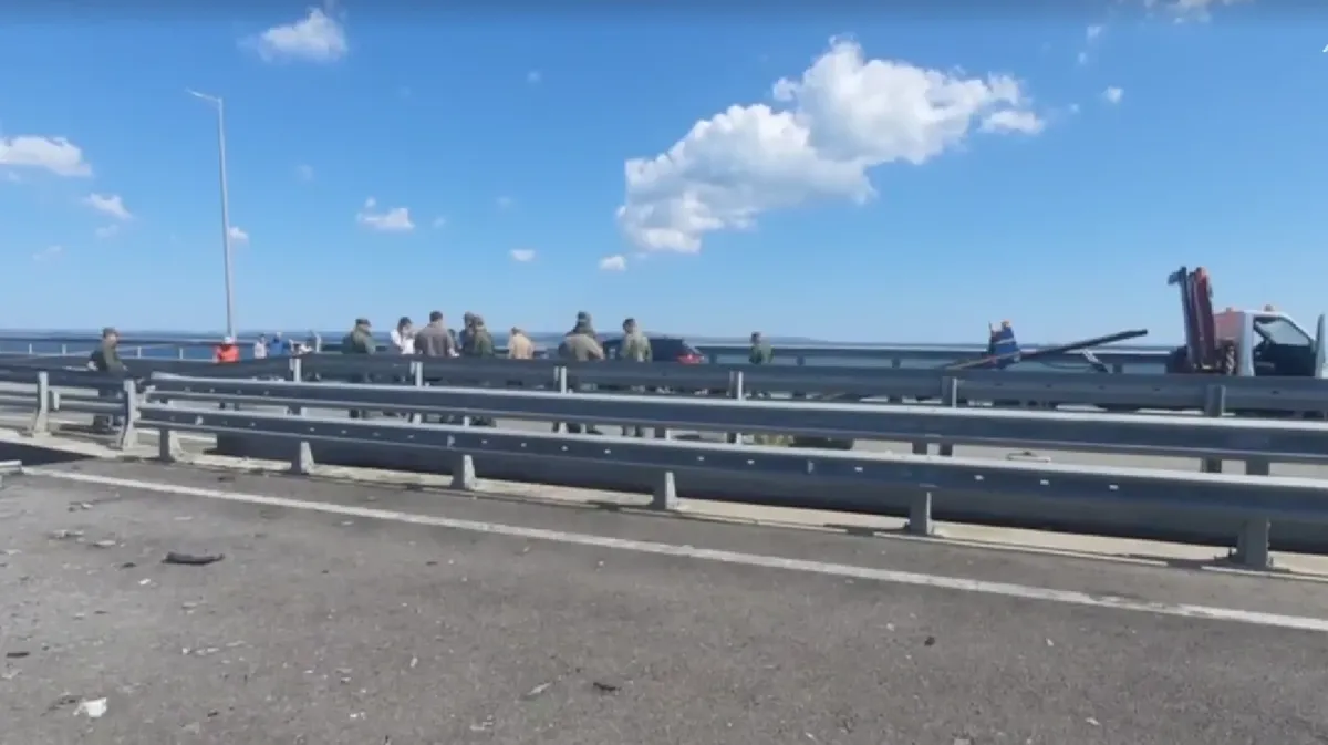 Туристки, просившие ударить по Крымскому мосту «на час попозже», извинились 
