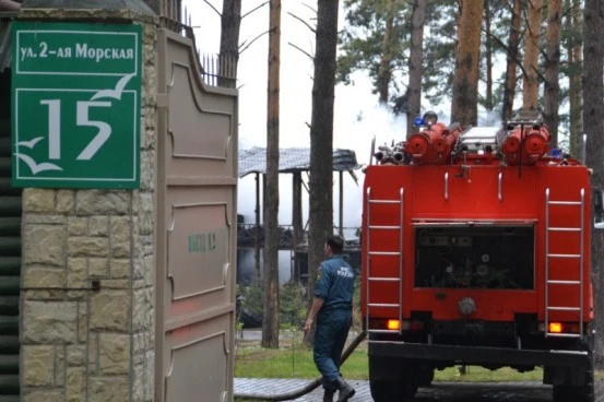 Впервые за много лет ворота элитного поселка в районе Чайки были открыты настежь