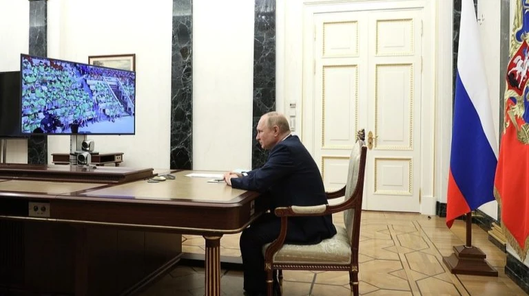 Дмитрий Песков заявил о мерах предосторожности с кондиционерами в кабинете президента РФ. В Кремле делают все, чтобы кашель Владимира Путина не усугубился 