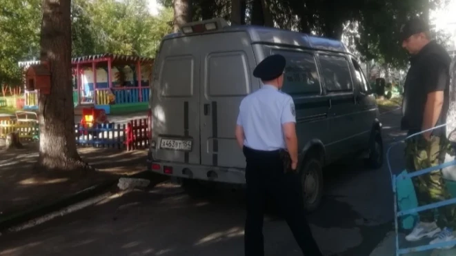 «Мое солнышко, маленькую мою — в черный мешок» В Новосибирске родители 5-летней девочки, разбившейся насмерть на самокате хотят привлечь к ответственности виновных