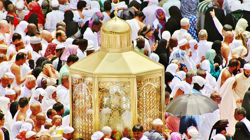 В идеале дату проводят на горе Арафат, окружённой множеством священных преданий. Оставаясь дома, мусульмане всё равно могут использовать священный потенциал дня. Фото: pixabay.com