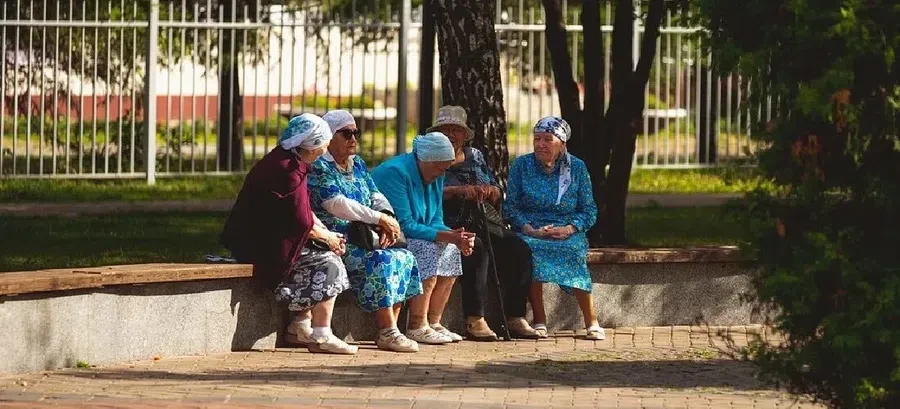 бабушки, пенсионеры,