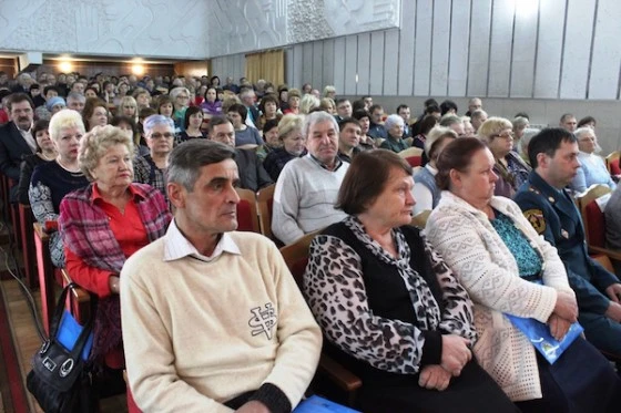 На собрании трудовых коллективов пришли почти 500 представителей предприятий