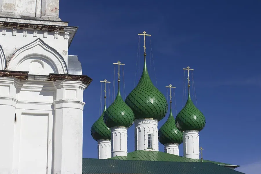 Произносить молитву не обязательно в стенах храма, это можно делать и дома.