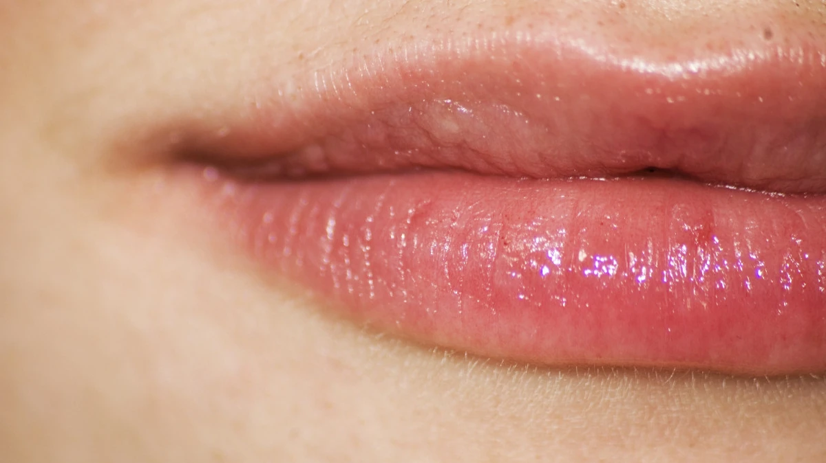 Визажист открыла секрет, как выбрать идеальный цвет нюдовой губной помады
