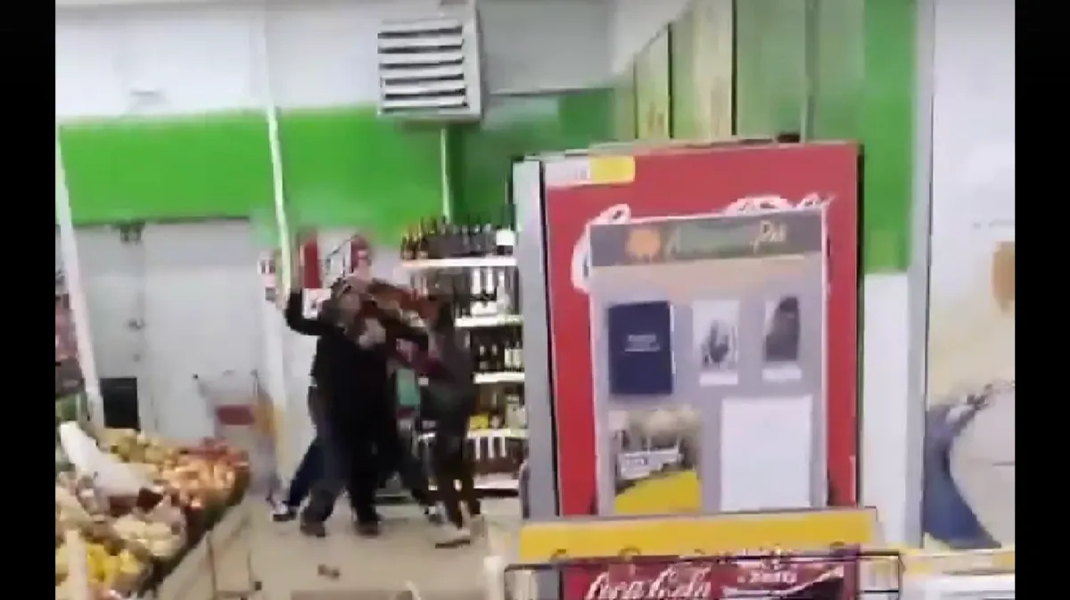 В Новосибирске посетители устроили драку в супермаркете