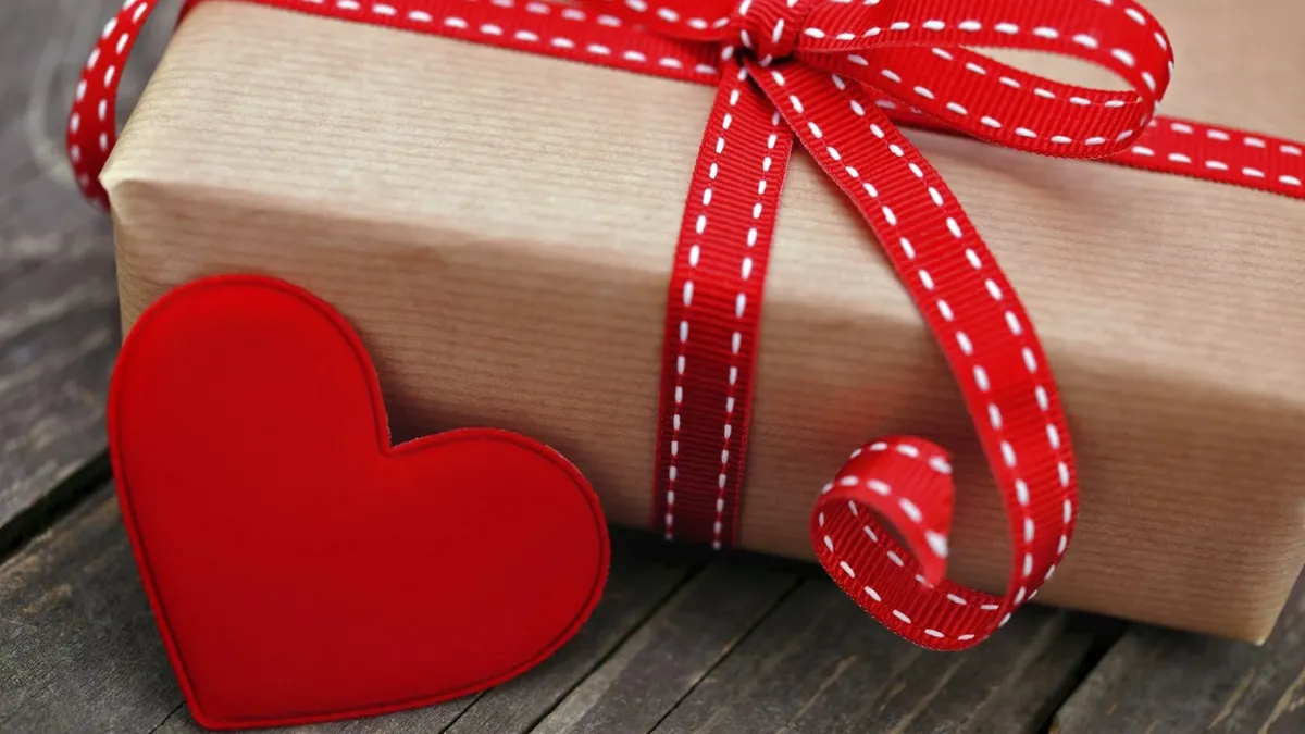 Влюбленные в праздник обязательно обмениваются подарками. Фото: pxhere.com