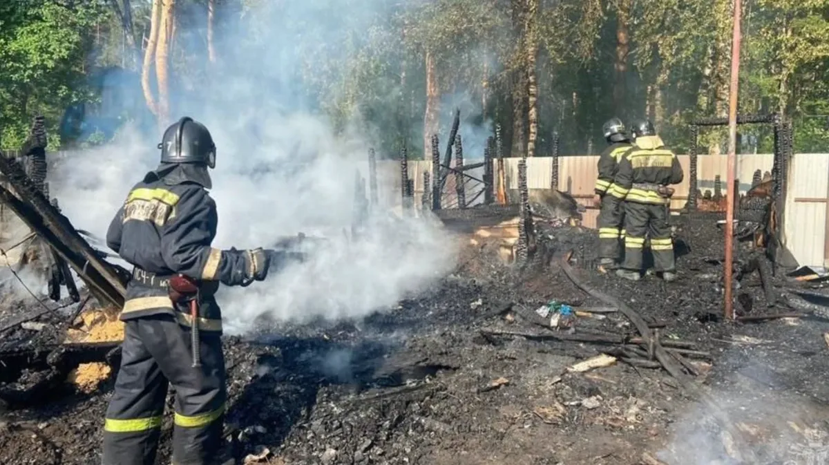 Пожар унес жизнь 11-летнего мальчика в Новосибирске, еще один несовершеннолетний пострадал