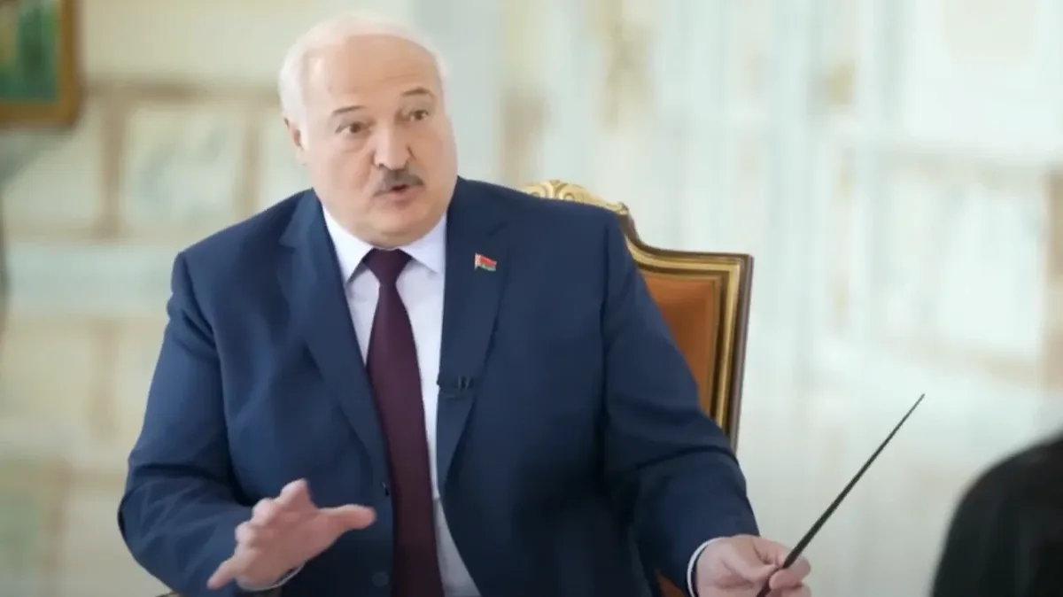 «Нагнетают истерию» Лукашенко назвал глупцами власти Польши и Прибалтики