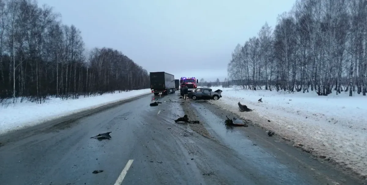 Под Новосибирском произошло тройное ДТП со смертельным исходом – кадры с места жуткой аварии