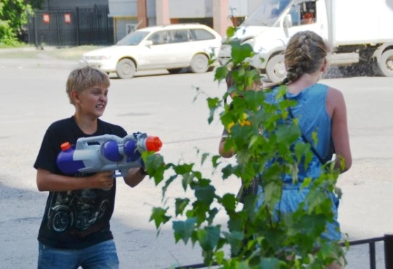 В Бердске дети в основном обливали друг друга