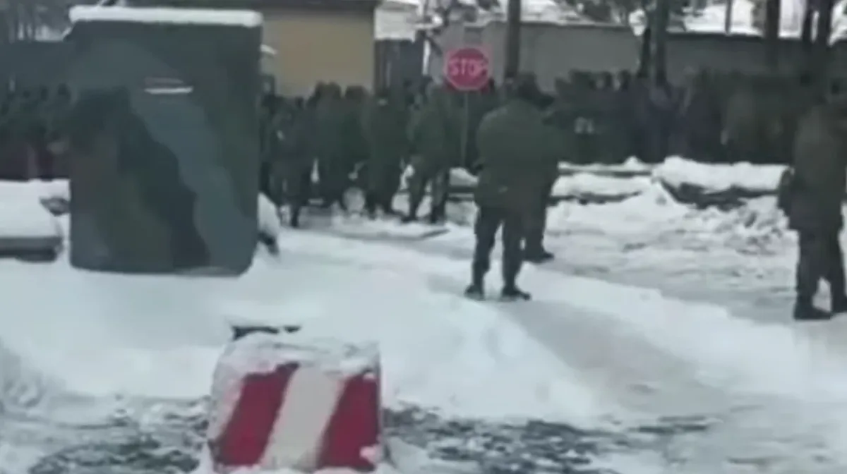 Мобилизованных из Забайкалья выгнали из части на мороз из-за визита губернатора-единоросса Осипова. Резервисты говорят: «Чтобы не задавали неудобных вопросов»