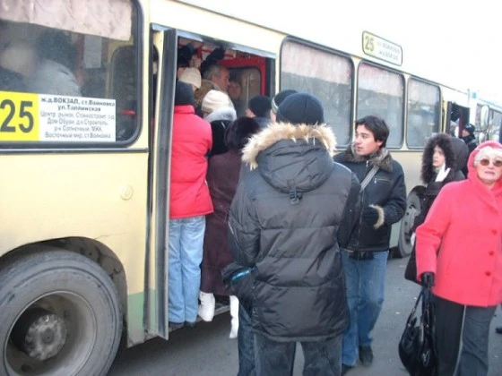 Переполнены автобусы востребованных маршрутов из-за нового расписания в Искитиме