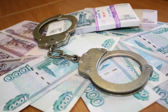 Полицейский получил взятку