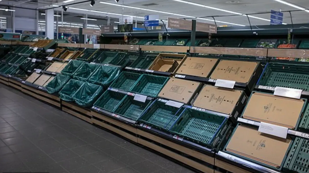 Пустые полки в супермаркете 25 февраля в Кардиффе, Уэльс. Фото: Getty