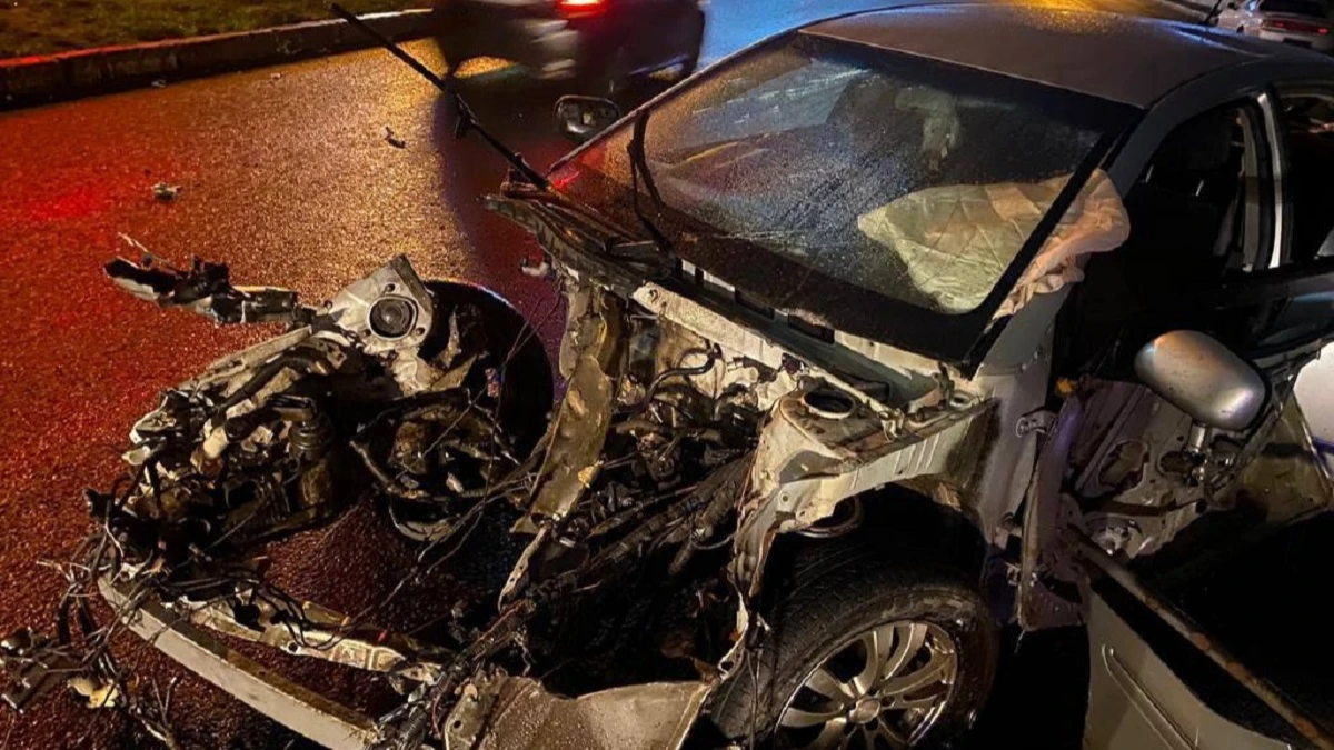 «Машина вдребезги, вещи на дороге» В Новосибирске пассажир погиб в ДТП на Ипподромской