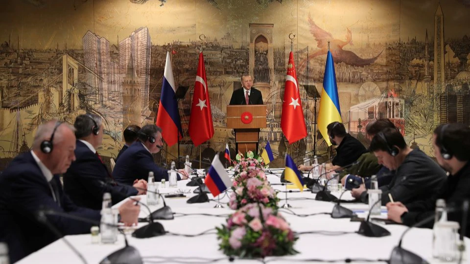 В Стамбуле за закрытыми дверями стартовали переговоры России и Украины