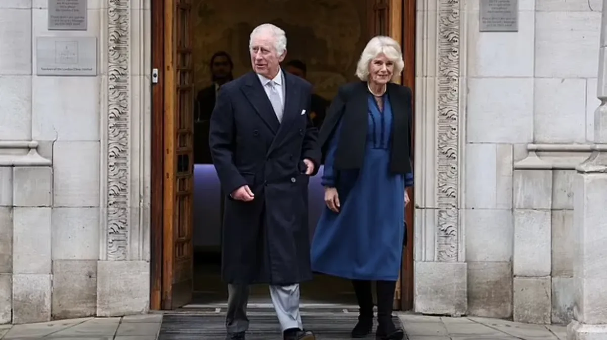 Король Чарльз вышел из Лондонской клиники сегодня после трехдневного пребывания в больнице после операции на простате. Фото: Reuters