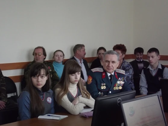 Всех участников круглого стола приветствовал и советник губернатора Сергей Отт