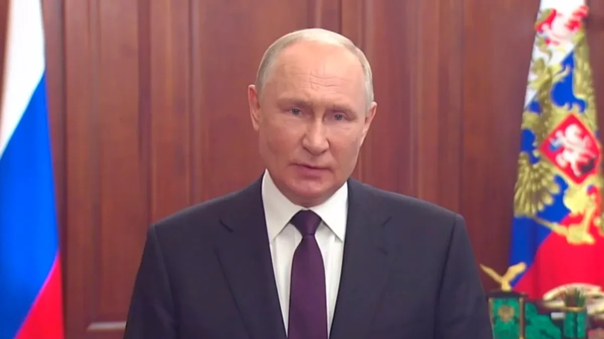 Президент России Путин призвал уравнять в правах добровольцев, мобилизованных и кадровых участников СВО
