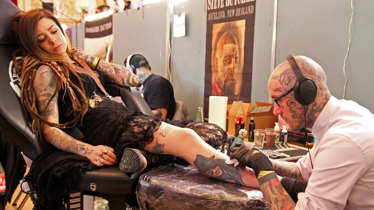 1 октября – Всемирный день татуировщика – 2022: где родина тату, где учат на татуировщика, тату считают искусством, 5 лучших фестивалей тату, 5 стран, где делают самые крутые тату и 5 стран, где они под запретом